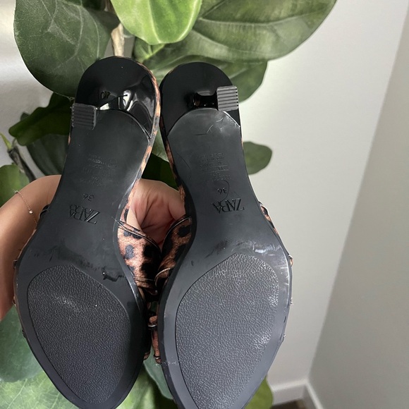 Zara Women's Brown Leopard Sandals - Picture 2 of 2